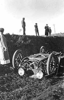 Overturned car, 1915